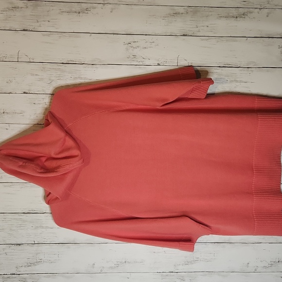 🎅Chico's Zenergy Pink V-Neck Sweater with Button Accents & Hood Size 1 - Picture 6 of 6